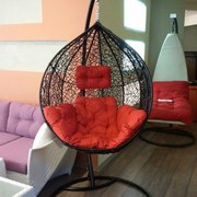 подвесные кресла-качели из ротанга